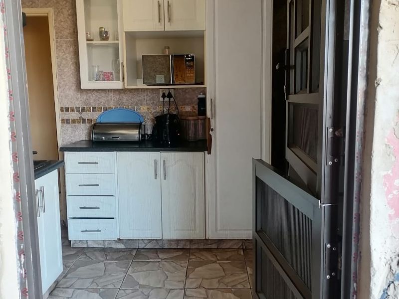 Starter Family Dream Home! Modern Comfort & Ample Space Await! - Photo 6