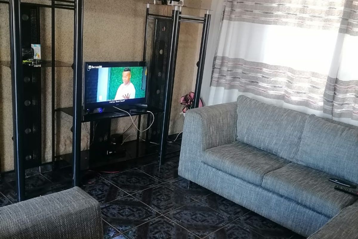 Starter Family Dream Home! Modern Comfort & Ample Space Await! - Photo 2