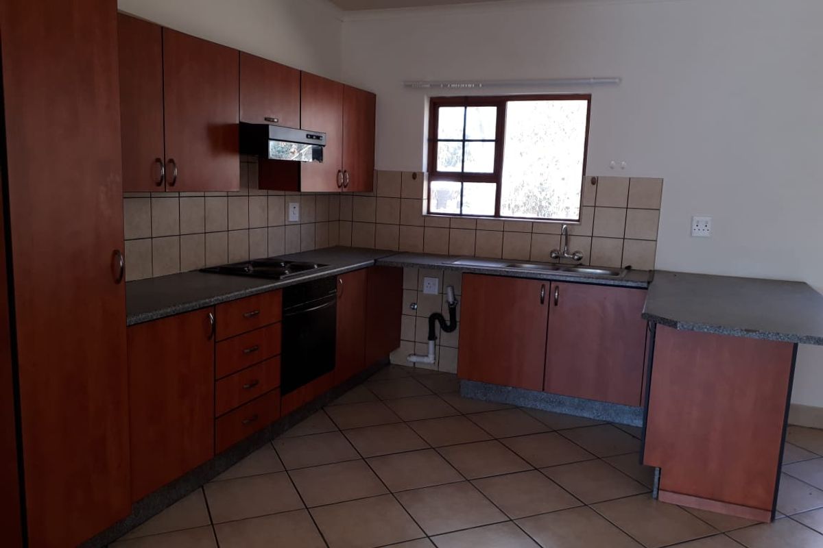 This spacious unit is located in a popular complex in Vaalpark. - Photo 4