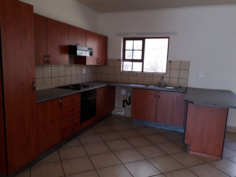This spacious unit is located in a popular complex in Vaalpark. - Photo 4