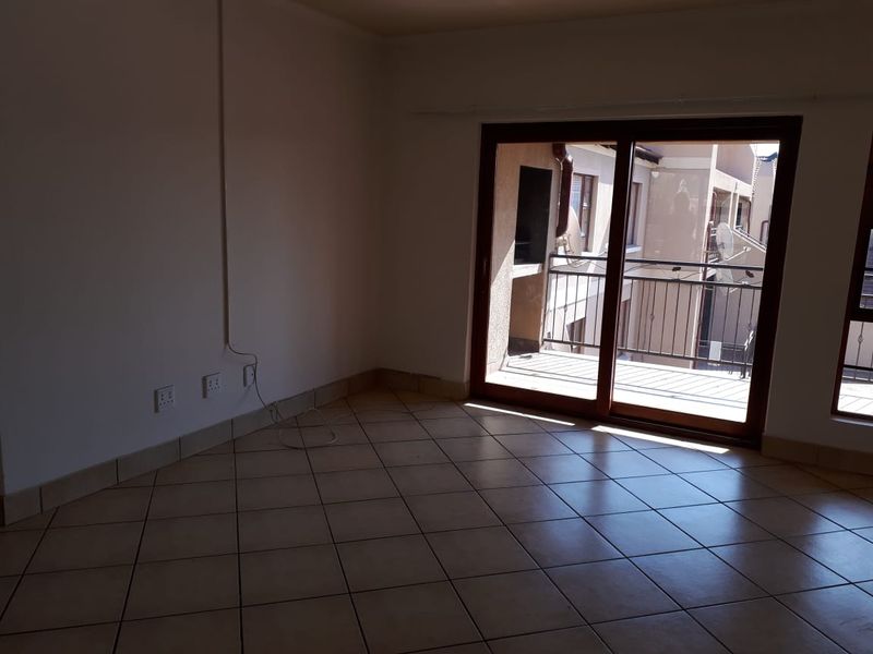 This spacious unit is located in a popular complex in Vaalpark. - Photo 3