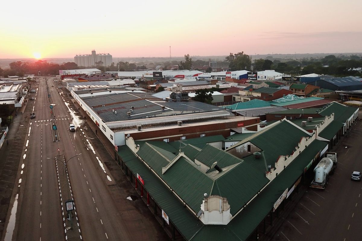 Bela Bela - Main Street - Commercial Buidling - Photo 2