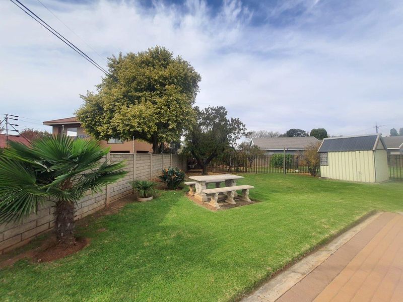 Sonland Park Beautiful Bargain Buy - Photo 10