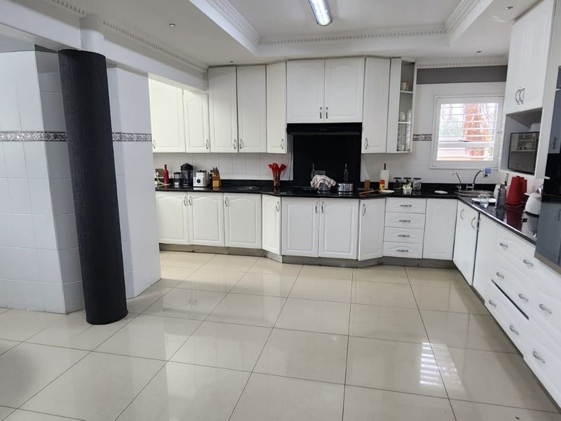 Extraordinary Mansion  for sale in SW 5 proper - Photo 2