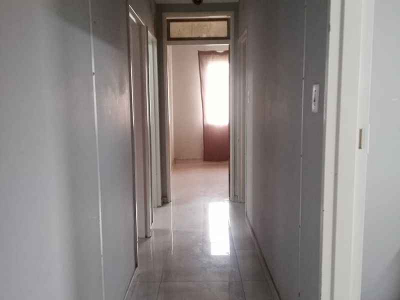 A Bargain Buy, 4 Bedroom House in Sonland Park. A bit of a Fixer Upper but worth the Price. - Photo 4