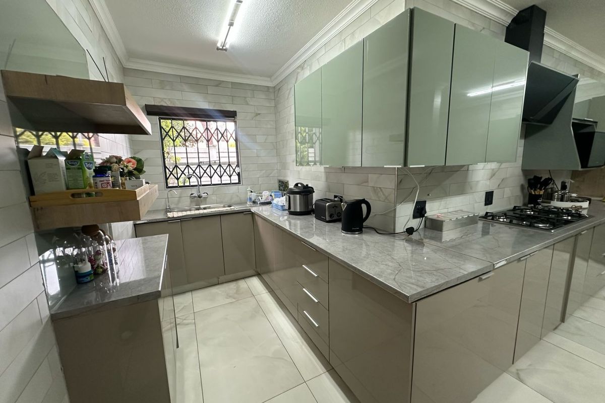 House For Sale In Vereeniging - Photo 2