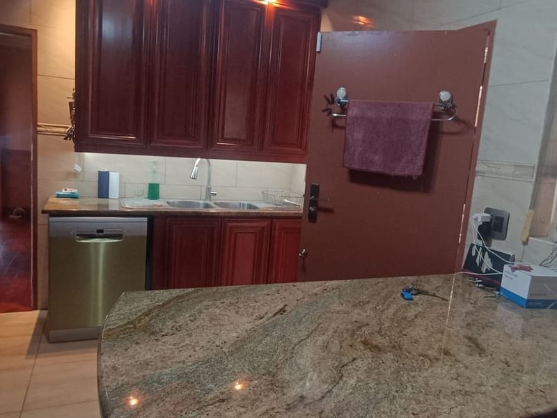Spacious Home with 2 Flatlets, Big Yard, and Endless features! - Photo 10
