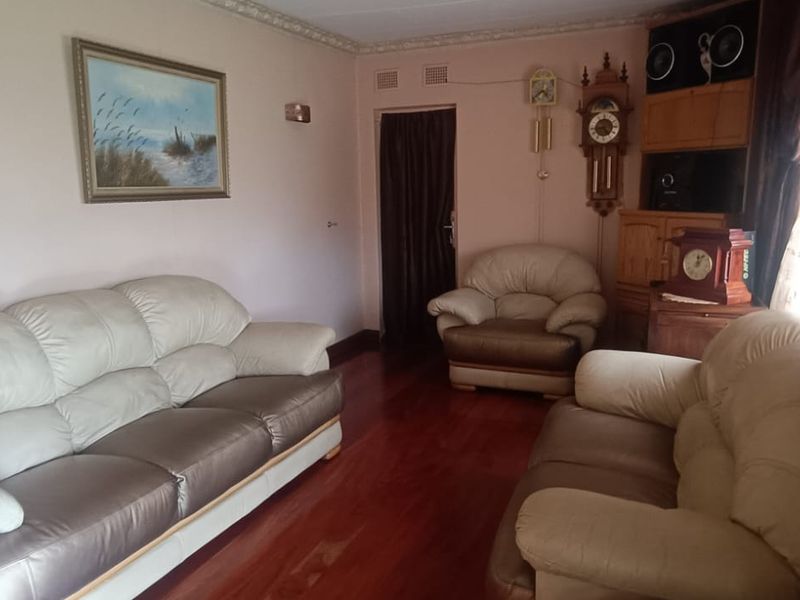 Spacious Home with 2 Flatlets, Big Yard, and Endless features! - Photo 8