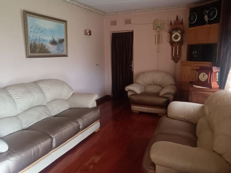 Spacious Home with 2 Flatlets, Big Yard, and Endless features! - Photo 7