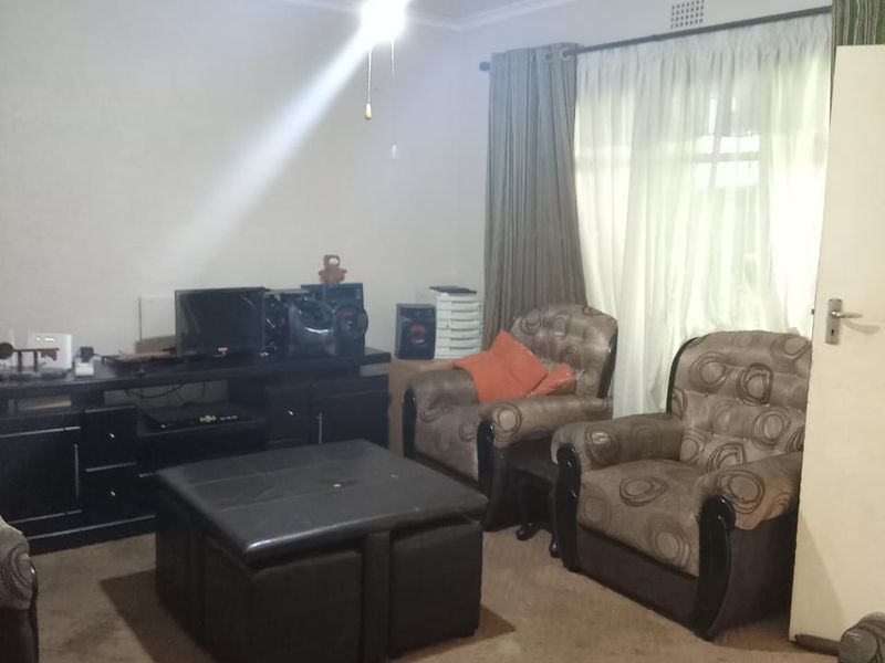 Cosy house for sale in sasolburg - Photo 3