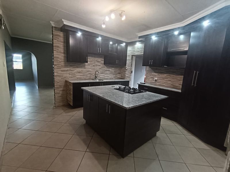 Stunning, Spacious Family Home – Perfect for Entertaining! - Photo 9