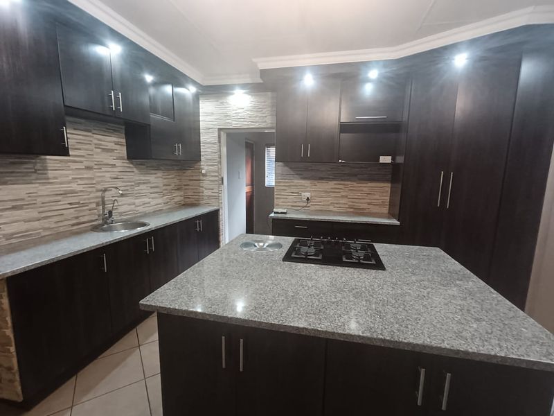 Stunning, Spacious Family Home – Perfect for Entertaining! - Photo 8