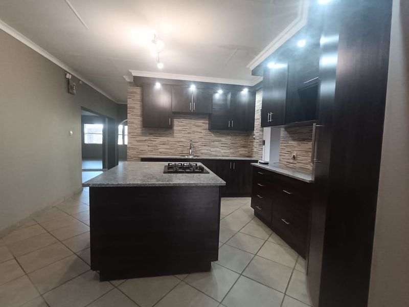 Stunning, Spacious Family Home – Perfect for Entertaining! - Photo 7