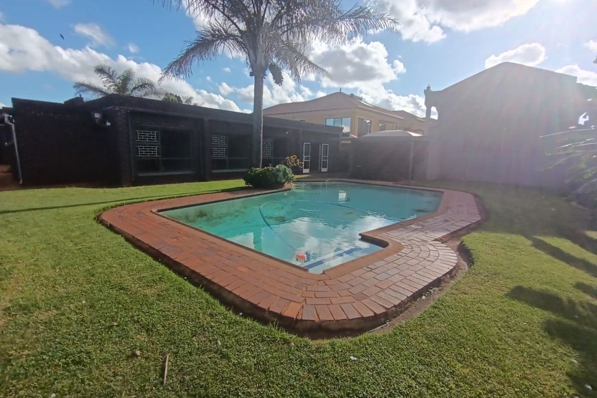 Stunning, Spacious Family Home – Perfect for Entertaining! - Photo 3