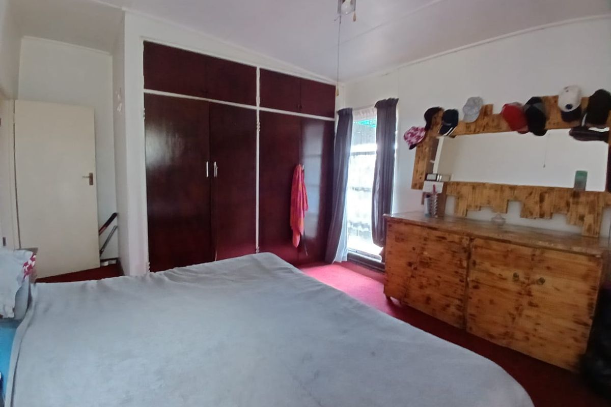 Neat family house for sale in Sasolburg close to shopping centers and schools - Photo 5