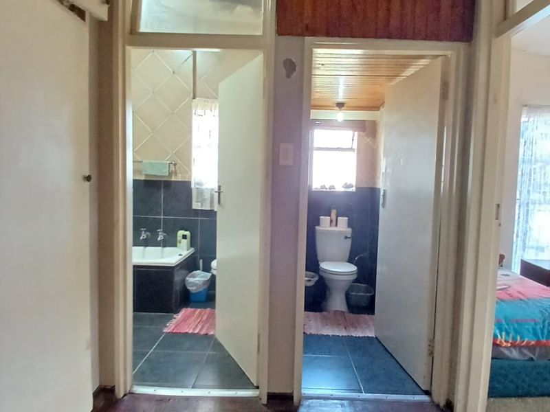 Neat family house for sale in Sasolburg close to shopping centers and schools - Photo 9