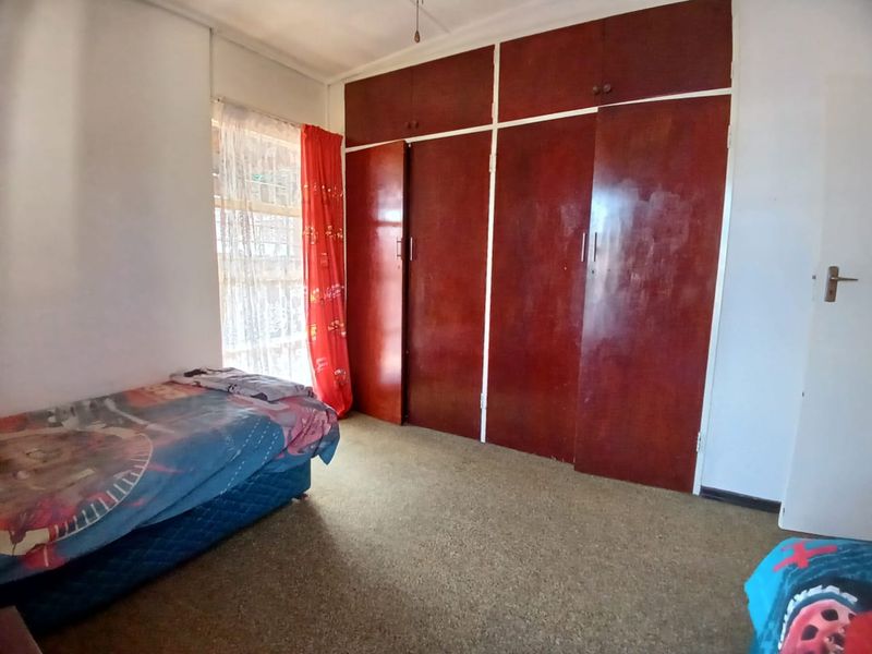 Neat family house for sale in Sasolburg close to shopping centers and schools - Photo 8