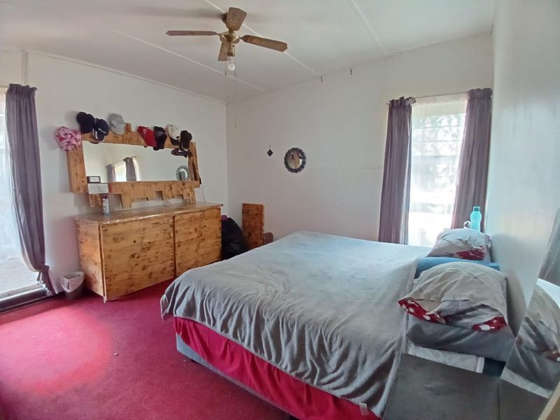 Neat family house for sale in Sasolburg close to shopping centers and schools - Photo 7