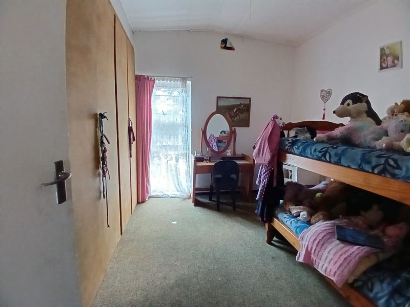 Neat family house for sale in Sasolburg close to shopping centers and schools - Photo 3