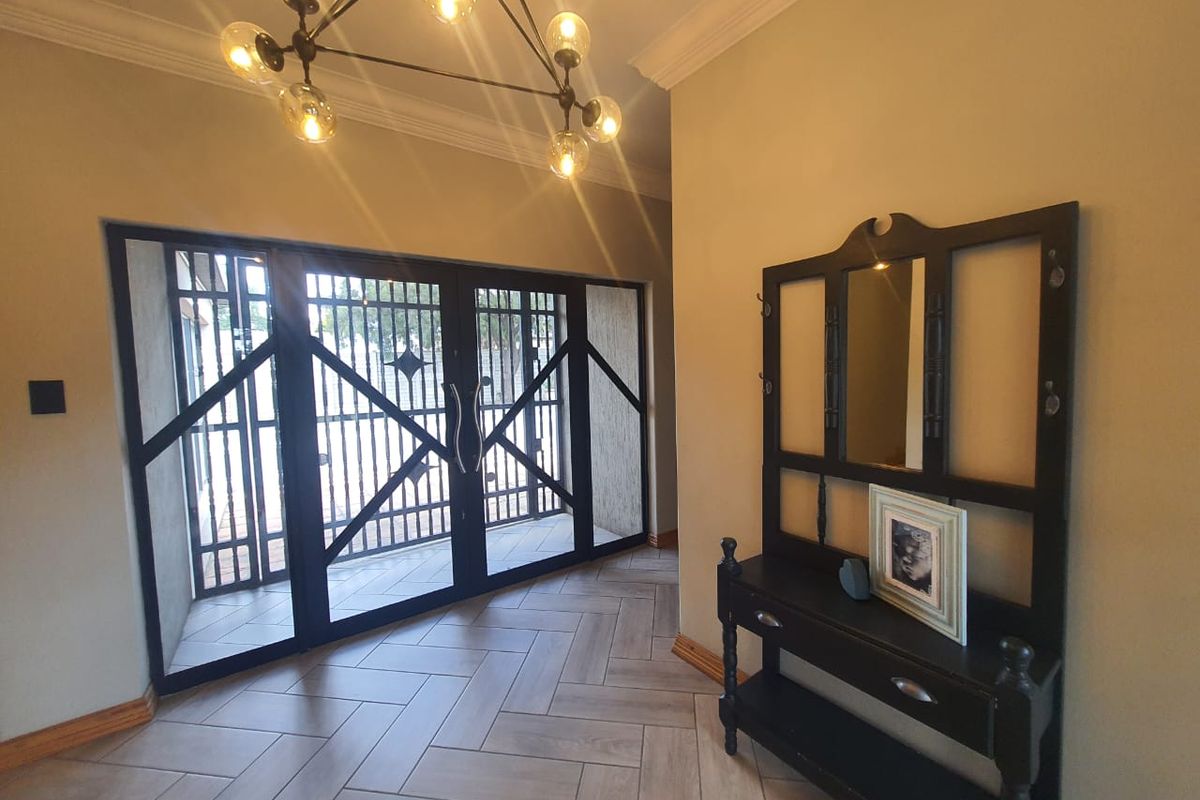 Beautiful Gem in SW 5 Proper - Photo 2