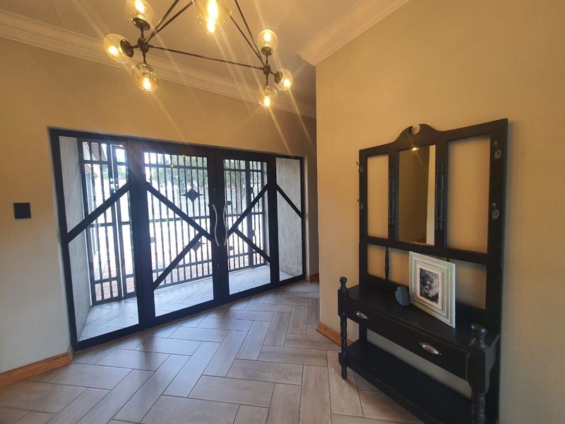 Beautiful Gem in SW 5 Proper - Photo 2