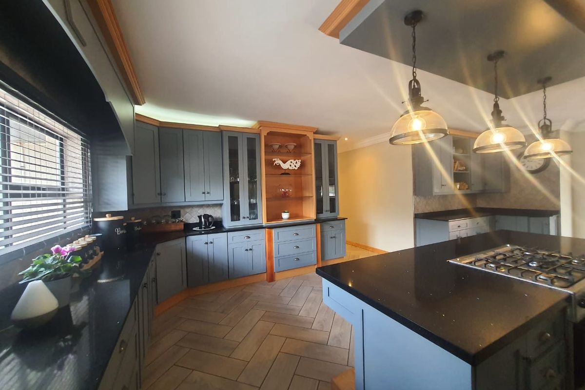 Beautiful Gem in SW 5 Proper - Photo 5