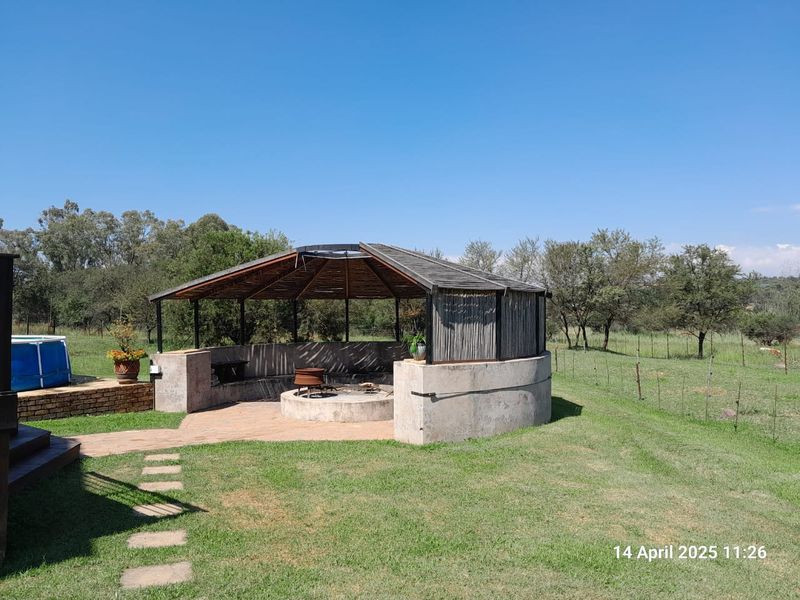 Modern and spacious with 200m2 Workshop - 3 phase electricity - Chicken houses - Photo 7