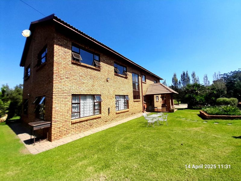Modern and spacious with 200m2 Workshop - 3 phase electricity - Chicken houses - Photo 4