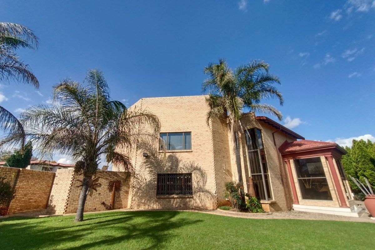 !A Flying Start to Perfection!  !Style, Modern Acceptance!  !Proper Secured Area! - Photo 3
