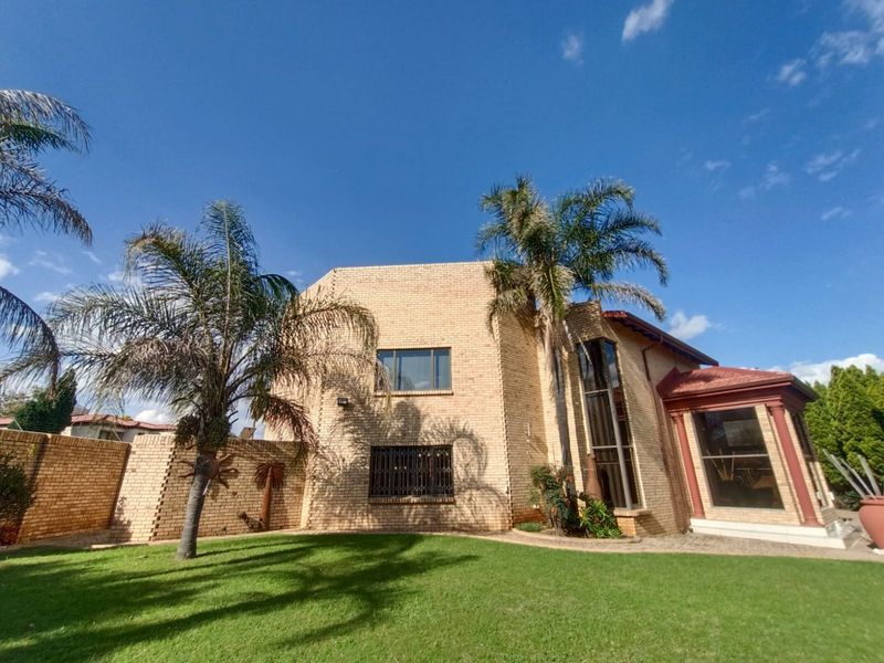 !A Flying Start to Perfection!  !Style, Modern Acceptance!  !Proper Secured Area! - Photo 3
