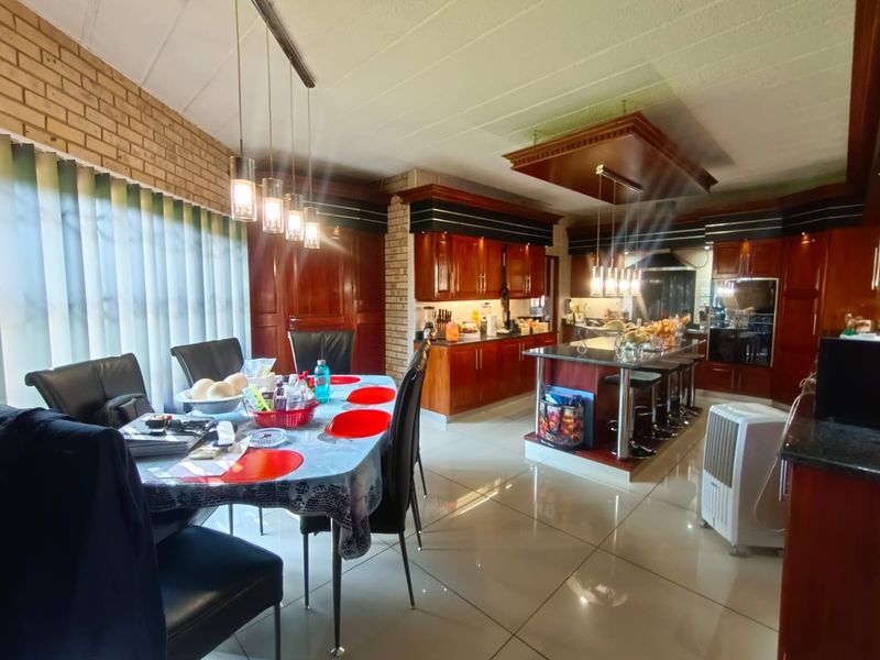 !A Flying Start to Perfection!  !Style, Modern Acceptance!  !Proper Secured Area! - Photo 8