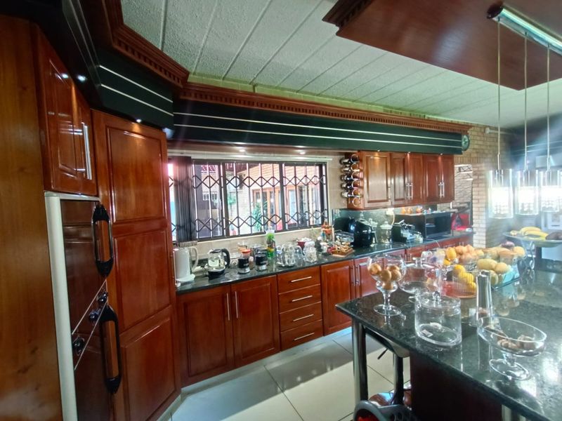 !A Flying Start to Perfection!  !Style, Modern Acceptance!  !Proper Secured Area! - Photo 7