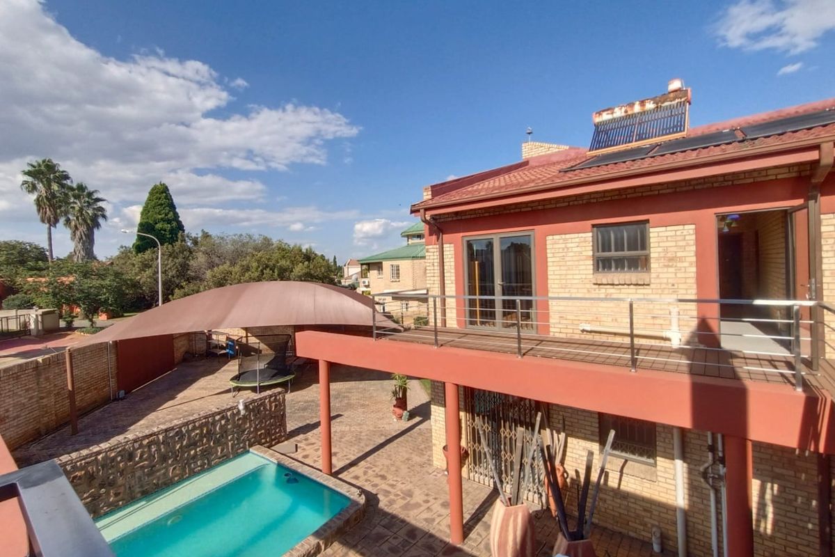 !A Flying Start to Perfection!  !Style, Modern Acceptance!  !Proper Secured Area! - Photo 4