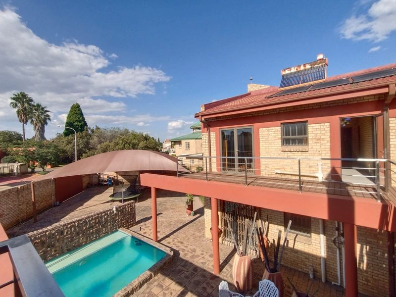 !A Flying Start to Perfection!  !Style, Modern Acceptance!  !Proper Secured Area! - Photo 4