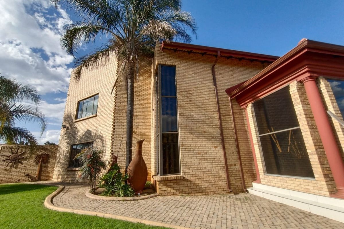 !A Flying Start to Perfection!  !Style, Modern Acceptance!  !Proper Secured Area! - Photo 2