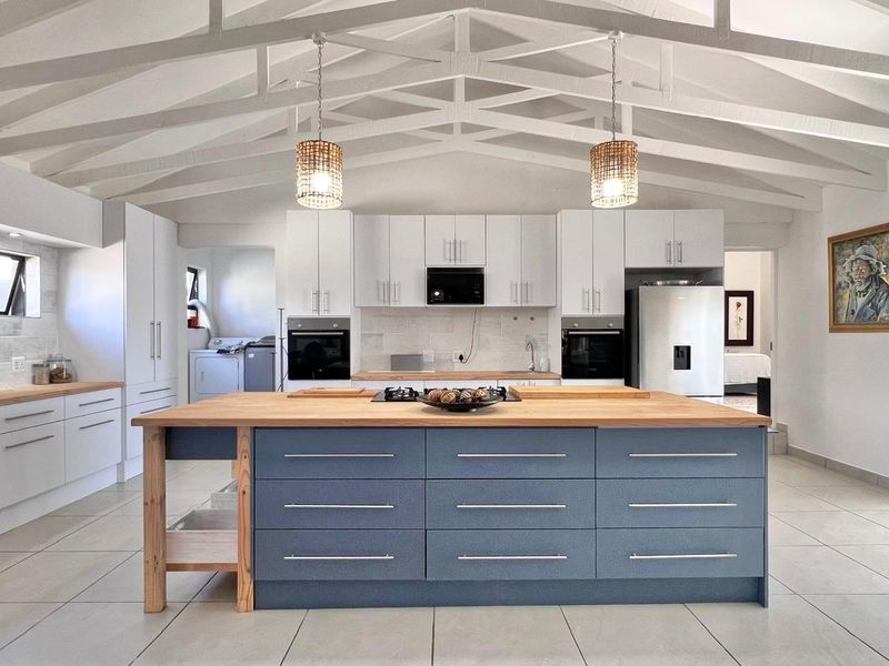 Modern Home in Blue Waters Estate - Photo 6