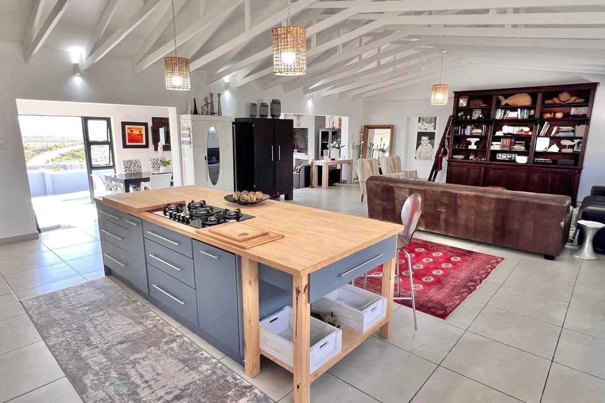 Modern Home in Blue Waters Estate - Photo 4