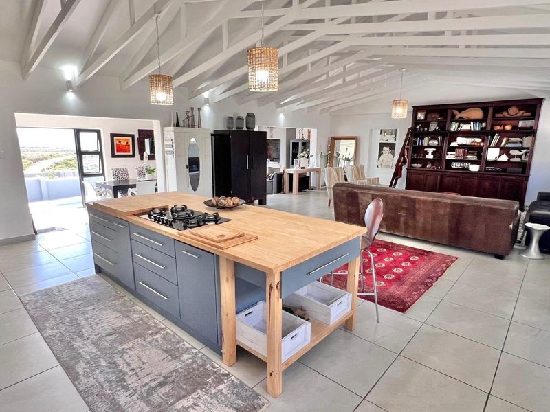 Modern Home in Blue Waters Estate - Photo 4