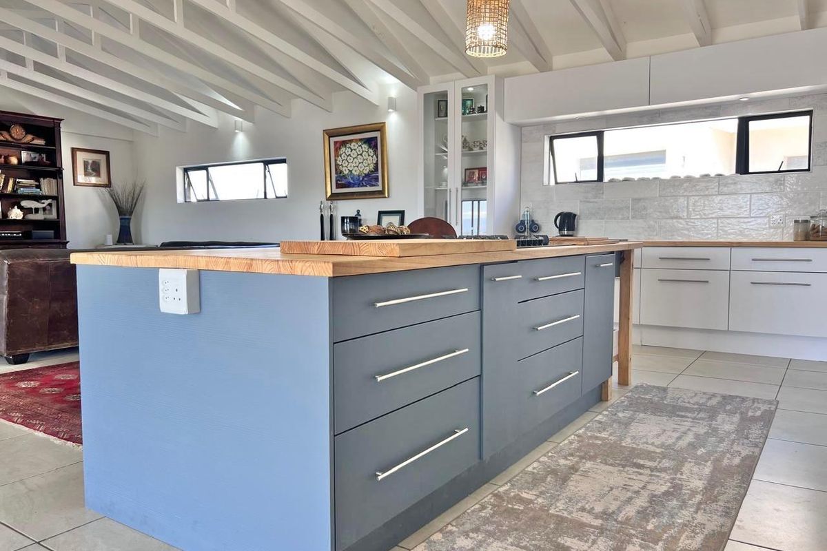 Modern Home in Blue Waters Estate - Photo 5