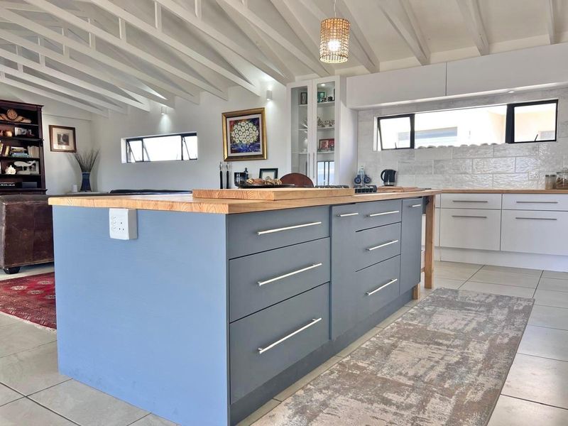 Modern Home in Blue Waters Estate - Photo 5