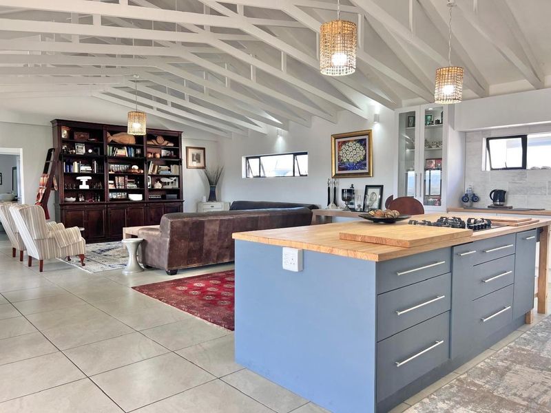 Modern Home in Blue Waters Estate - Photo 3