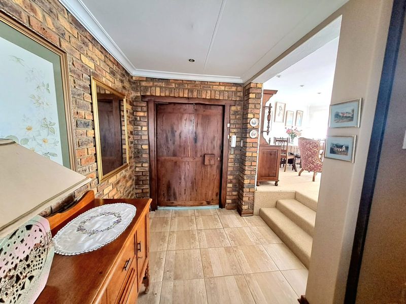 IMMACULATE, MODERN AND BEAUTIFUL HOME IN THREE RIVERS EAST... - Photo 2