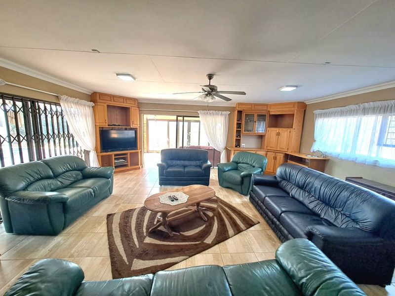 IMMACULATE, MODERN AND BEAUTIFUL HOME IN THREE RIVERS EAST... - Photo 10