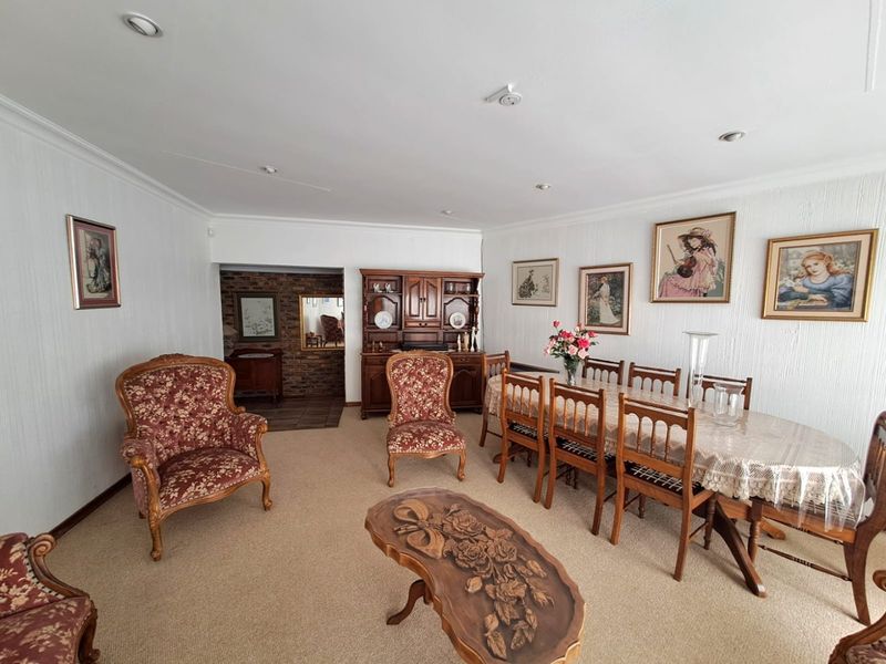 IMMACULATE, MODERN AND BEAUTIFUL HOME IN THREE RIVERS EAST... - Photo 8