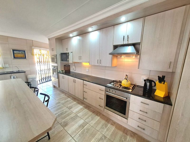 IMMACULATE, MODERN AND BEAUTIFUL HOME IN THREE RIVERS EAST... - Photo 6