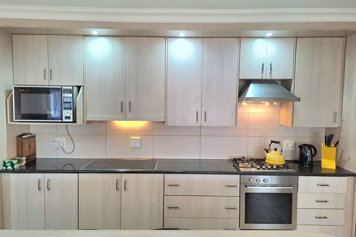 IMMACULATE, MODERN AND BEAUTIFUL HOME IN THREE RIVERS EAST... - Photo 4