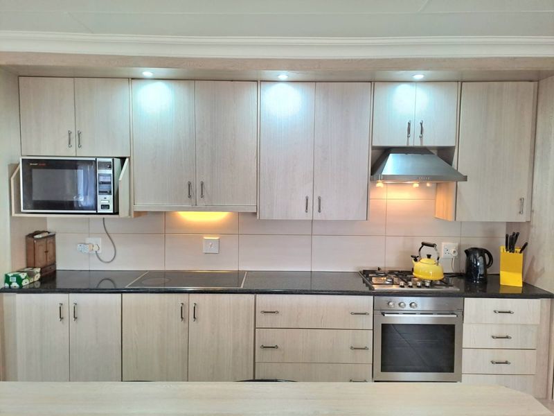 IMMACULATE, MODERN AND BEAUTIFUL HOME IN THREE RIVERS EAST... - Photo 4