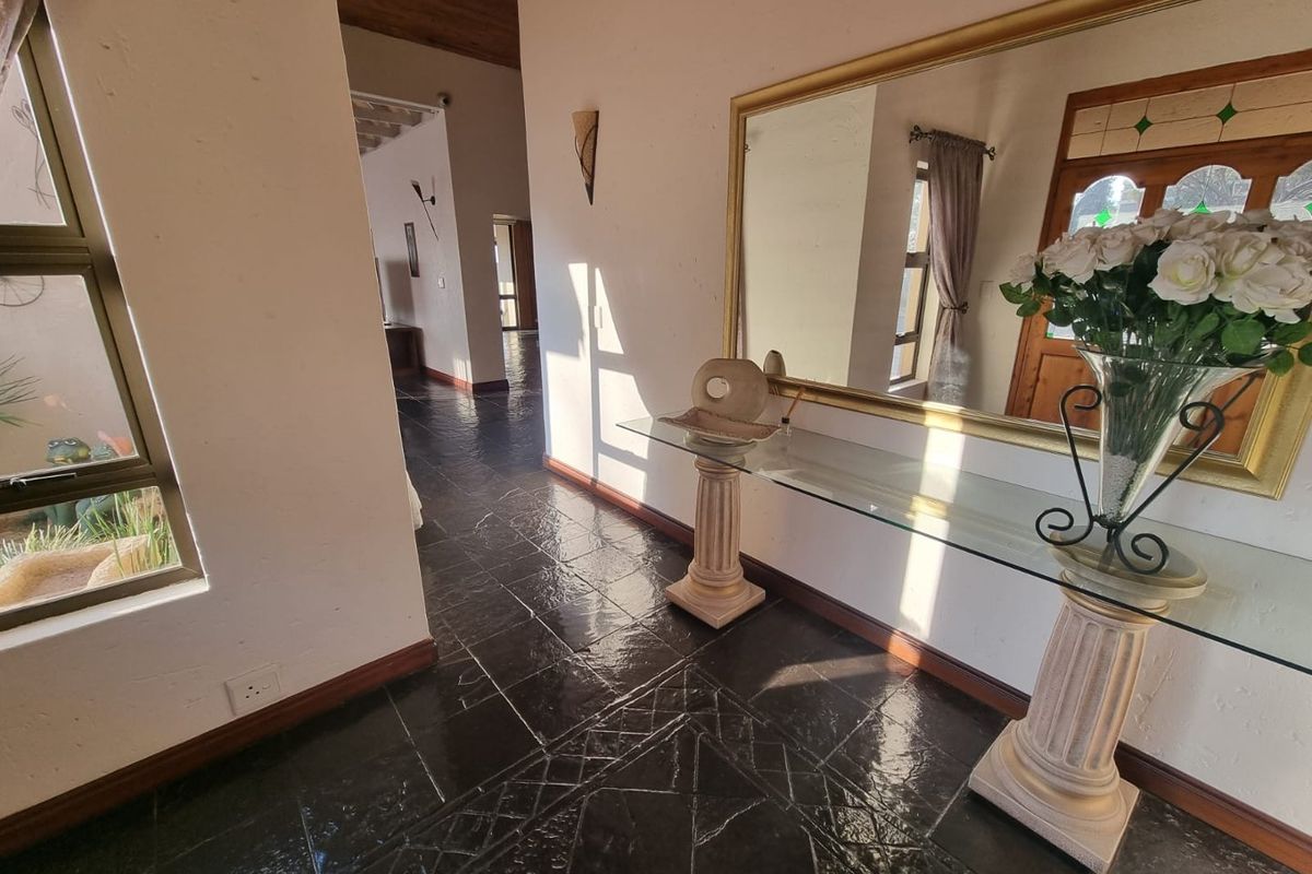 When only the best will do???? Perfect location?? - Photo 2