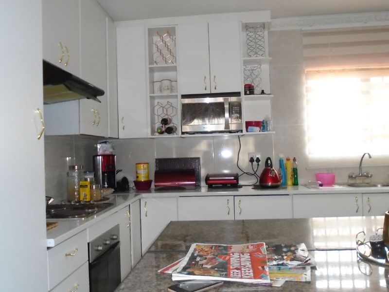Welcome to this charming and move-in ready family home . - Photo 7