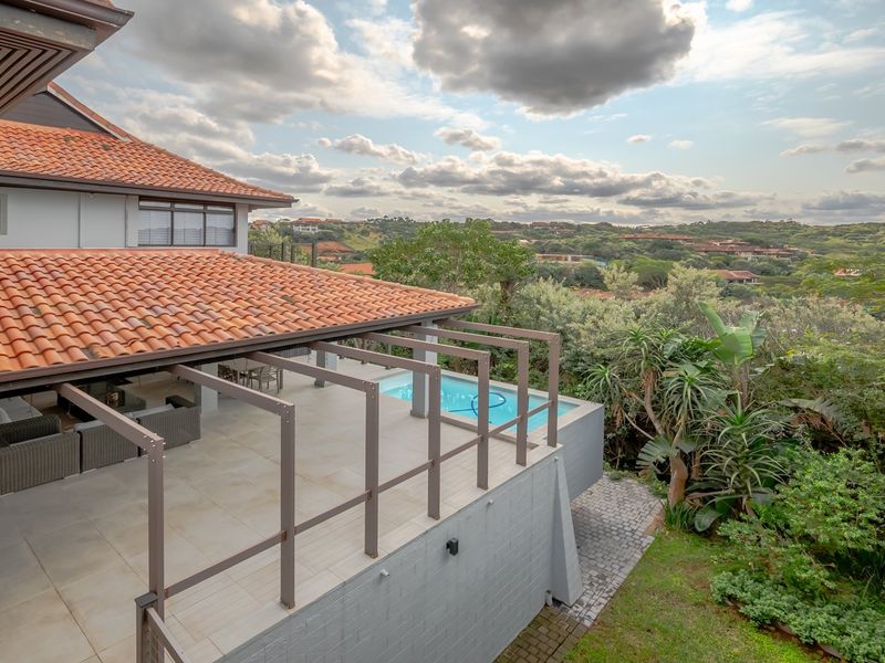 Luxurious Retreat in Zimbali Estate - Photo 2